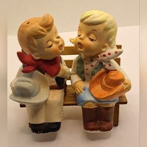 Boy and Girl Kissing Vintage Salt And pepper.